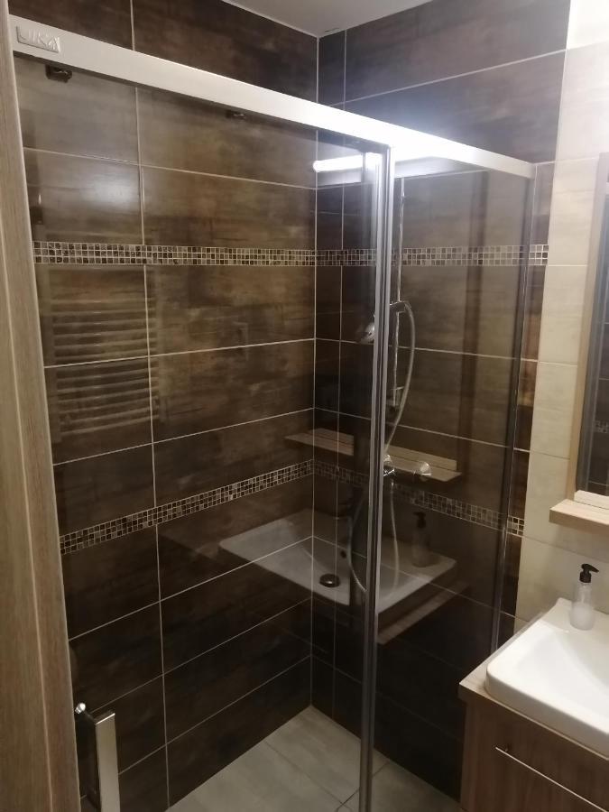 Zafirgyoengy Apartmanok Sárvár Екстериор снимка